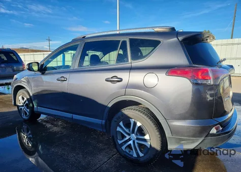 2017 Toyota Rav4 Le z USA, uszkodzony, nr VIN JTMBFREVXHJ709718